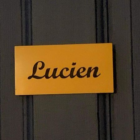 Effets Personnels Hotel Orange  Luaran gambar