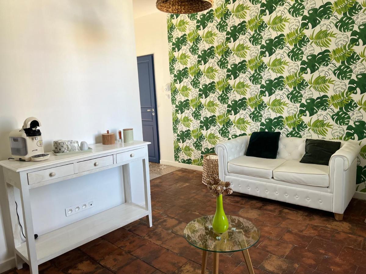 Effets Personnels Hotel Orange  Luaran gambar