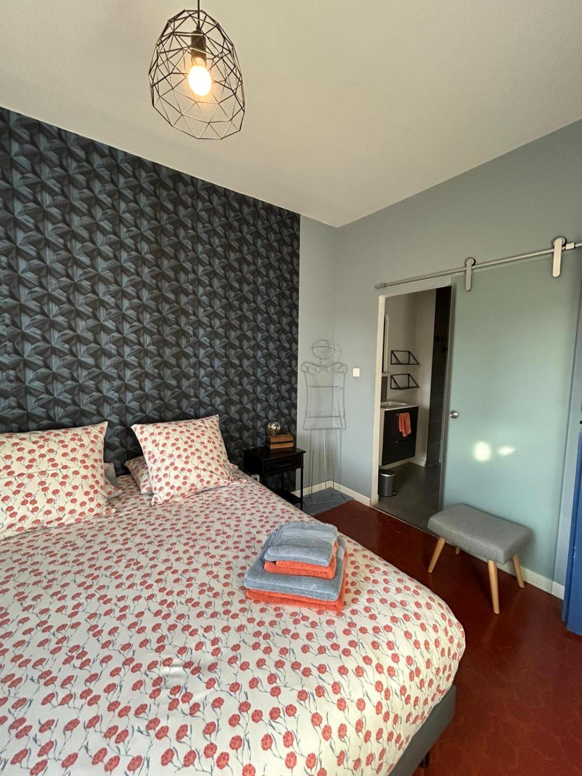 Effets Personnels Hotel Orange  Luaran gambar