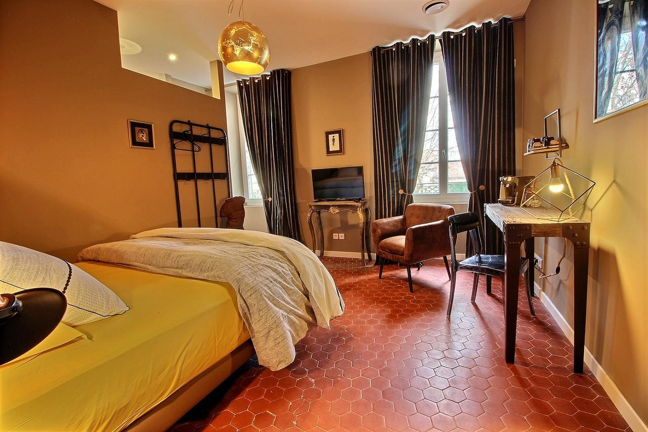 Effets Personnels Hotel Orange  Luaran gambar